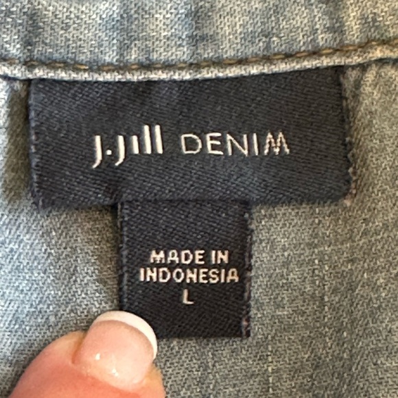 J. Jill | Lightweight Denim Short Sleeve Button Down Shirt - Picture 3 of 6